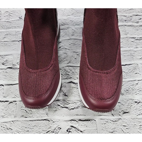 Michael Kors Bootie Swift Stretch Knit Crocodile Embossed Leather WOMENS SZ 9.5 - Picture 3 of 9